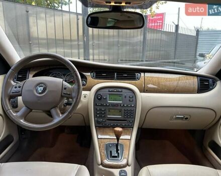 Черный Ягуар Х-Тайп, объемом двигателя 2.5 л и пробегом 174 тыс. км за 5490 $, фото 12 на Automoto.ua