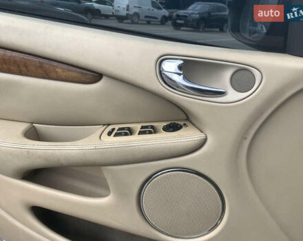 Черный Ягуар Х-Тайп, объемом двигателя 2.1 л и пробегом 266 тыс. км за 2555 $, фото 2 на Automoto.ua