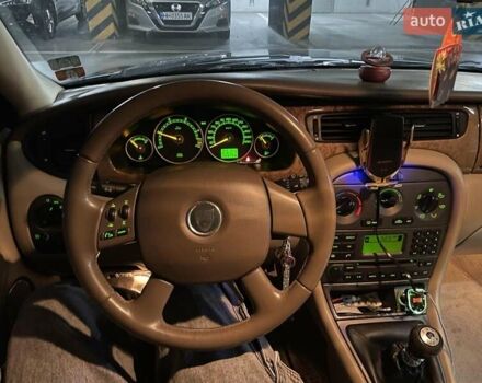 Черный Ягуар Х-Тайп, объемом двигателя 2 л и пробегом 268 тыс. км за 3800 $, фото 9 на Automoto.ua