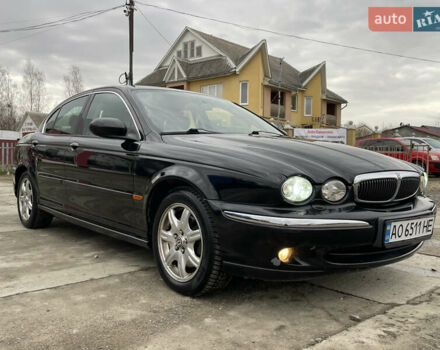 Черный Ягуар Х-Тайп, объемом двигателя 2.5 л и пробегом 142 тыс. км за 4200 $, фото 1 на Automoto.ua