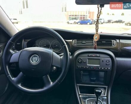 Красный Ягуар Х-Тайп, объемом двигателя 2 л и пробегом 280 тыс. км за 4790 $, фото 13 на Automoto.ua