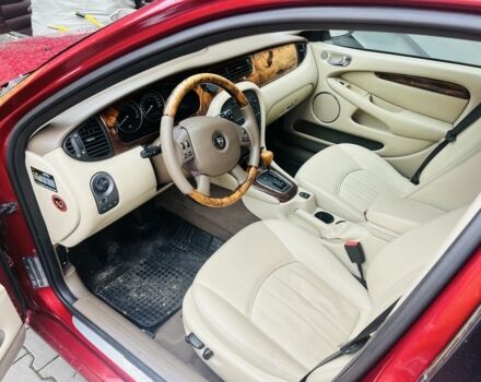 Красный Ягуар Х-Тайп, объемом двигателя 2.5 л и пробегом 237 тыс. км за 4250 $, фото 4 на Automoto.ua