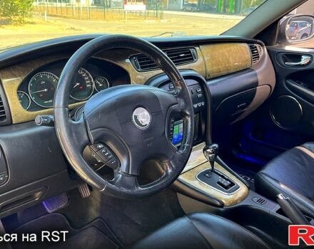 Серый Ягуар Х-Тайп, объемом двигателя 3 л и пробегом 125 тыс. км за 4800 $, фото 4 на Automoto.ua