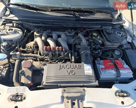 Серый Ягуар Х-Тайп, объемом двигателя 2.1 л и пробегом 218 тыс. км за 5000 $, фото 17 на Automoto.ua
