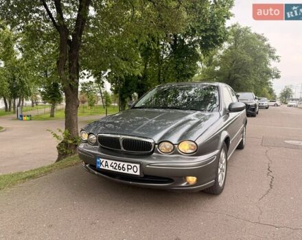 Серый Ягуар Х-Тайп, объемом двигателя 2 л и пробегом 303 тыс. км за 3800 $, фото 1 на Automoto.ua