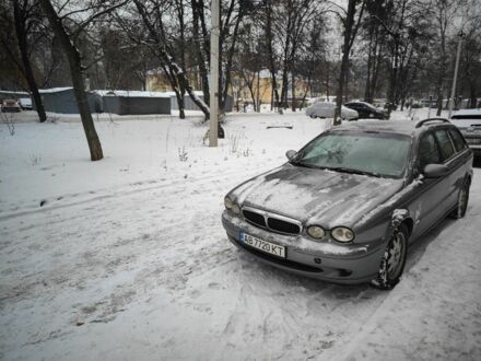 Серый Ягуар Х-Тайп, объемом двигателя 2 л и пробегом 333 тыс. км за 3026 $, фото 1 на Automoto.ua