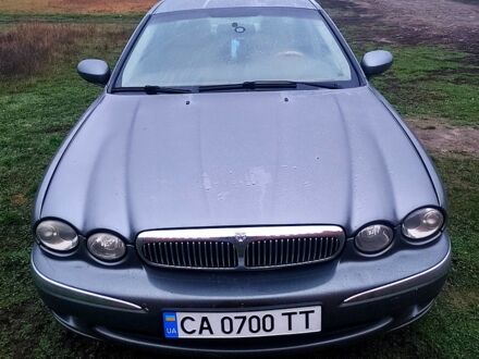 Серый Ягуар Х-Тайп, объемом двигателя 2 л и пробегом 300 тыс. км за 6000 $, фото 1 на Automoto.ua