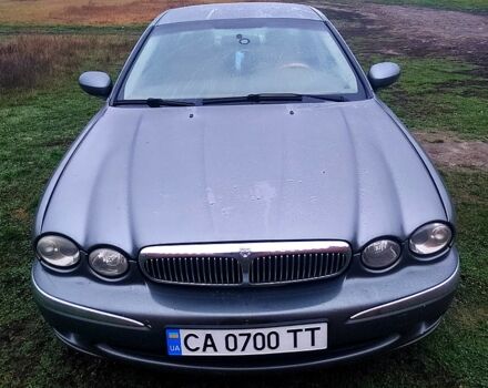 Серый Ягуар Х-Тайп, объемом двигателя 2 л и пробегом 300 тыс. км за 6000 $, фото 1 на Automoto.ua