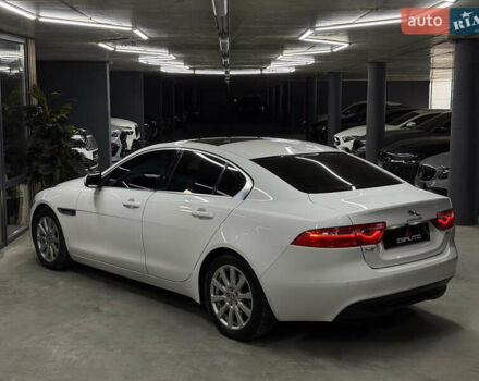 Белый Ягуар XE, объемом двигателя 2 л и пробегом 51 тыс. км за 15500 $, фото 9 на Automoto.ua