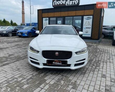 Белый Ягуар XE, объемом двигателя 2 л и пробегом 145 тыс. км за 13400 $, фото 1 на Automoto.ua