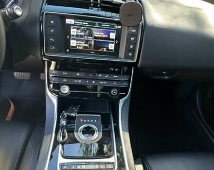 Белый Ягуар XE, объемом двигателя 2 л и пробегом 115 тыс. км за 14500 $, фото 9 на Automoto.ua