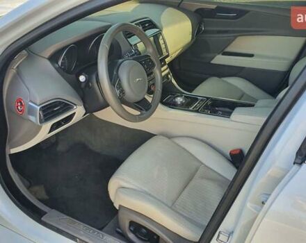 Білий Ягуар XE, об'ємом двигуна 2 л та пробігом 180 тис. км за 16500 $, фото 9 на Automoto.ua