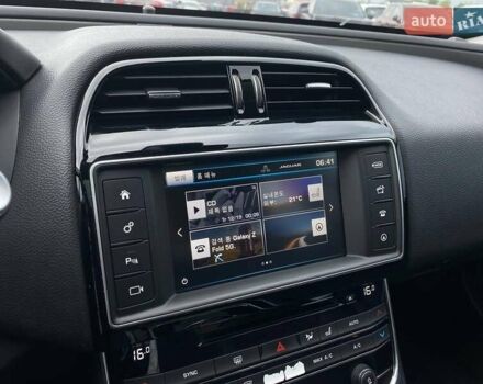 Белый Ягуар XE, объемом двигателя 2 л и пробегом 145 тыс. км за 13400 $, фото 13 на Automoto.ua