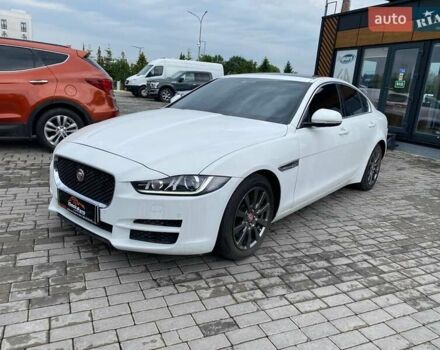 Белый Ягуар XE, объемом двигателя 2 л и пробегом 145 тыс. км за 13400 $, фото 2 на Automoto.ua