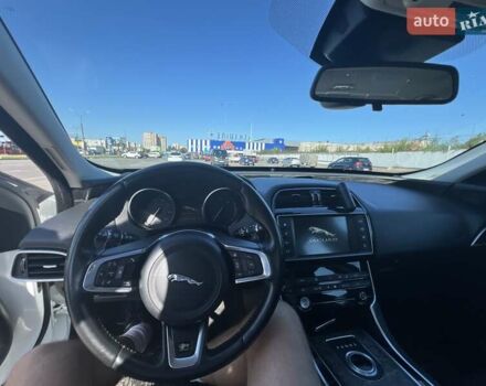 Білий Ягуар XE, об'ємом двигуна 2 л та пробігом 156 тис. км за 15800 $, фото 6 на Automoto.ua