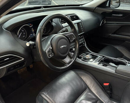 Белый Ягуар XE, объемом двигателя 2 л и пробегом 150 тыс. км за 13500 $, фото 6 на Automoto.ua