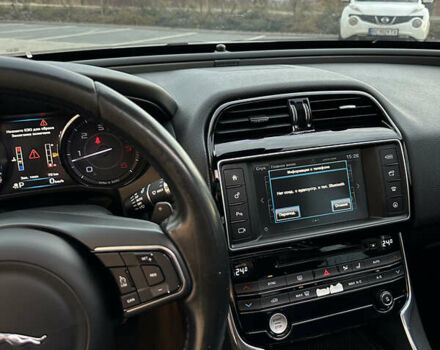 Белый Ягуар XE, объемом двигателя 2 л и пробегом 150 тыс. км за 13500 $, фото 10 на Automoto.ua