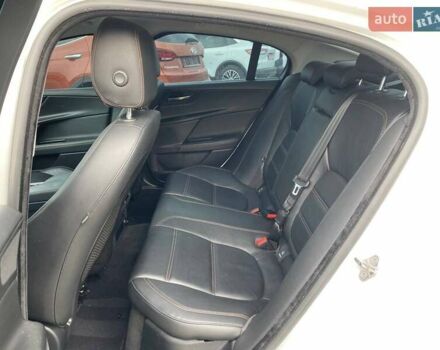 Белый Ягуар XE, объемом двигателя 2 л и пробегом 145 тыс. км за 13400 $, фото 17 на Automoto.ua