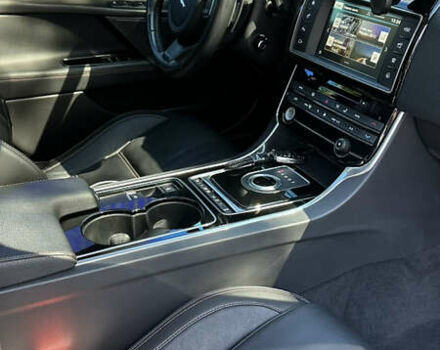 Белый Ягуар XE, объемом двигателя 2 л и пробегом 115 тыс. км за 14500 $, фото 18 на Automoto.ua