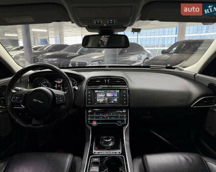 Белый Ягуар XE, объемом двигателя 2 л и пробегом 51 тыс. км за 15500 $, фото 15 на Automoto.ua