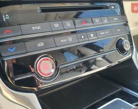 Білий Ягуар XE, об'ємом двигуна 2 л та пробігом 180 тис. км за 16500 $, фото 26 на Automoto.ua