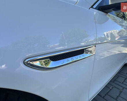 Белый Ягуар XE, объемом двигателя 2 л и пробегом 115 тыс. км за 14500 $, фото 3 на Automoto.ua