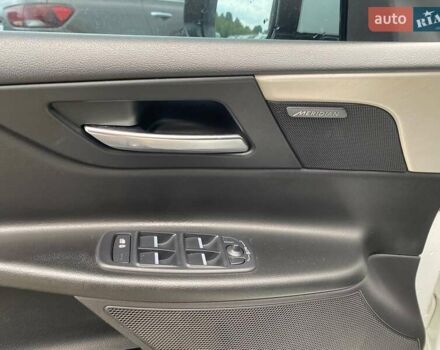 Белый Ягуар XE, объемом двигателя 2 л и пробегом 145 тыс. км за 13400 $, фото 10 на Automoto.ua