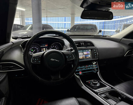 Белый Ягуар XE, объемом двигателя 2 л и пробегом 51 тыс. км за 15500 $, фото 14 на Automoto.ua