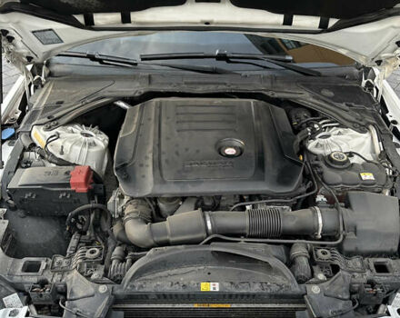 Белый Ягуар XE, объемом двигателя 2 л и пробегом 150 тыс. км за 13500 $, фото 17 на Automoto.ua