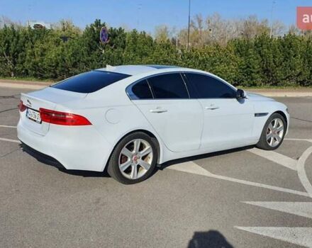 Білий Ягуар XE, об'ємом двигуна 2 л та пробігом 180 тис. км за 16500 $, фото 5 на Automoto.ua