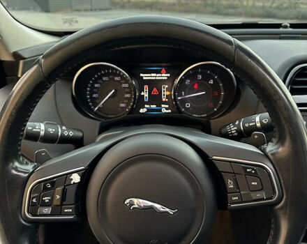 Белый Ягуар XE, объемом двигателя 2 л и пробегом 150 тыс. км за 13500 $, фото 9 на Automoto.ua