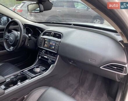 Белый Ягуар XE, объемом двигателя 2 л и пробегом 145 тыс. км за 13400 $, фото 7 на Automoto.ua