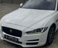 Белый Ягуар XE, объемом двигателя 2 л и пробегом 150 тыс. км за 11900 $, фото 1 на Automoto.ua