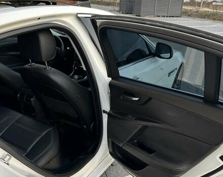Белый Ягуар XE, объемом двигателя 2 л и пробегом 150 тыс. км за 13500 $, фото 16 на Automoto.ua