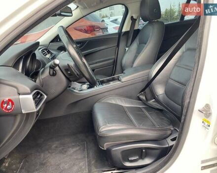Белый Ягуар XE, объемом двигателя 2 л и пробегом 145 тыс. км за 13400 $, фото 15 на Automoto.ua