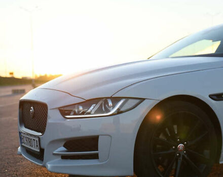 Белый Ягуар XE, объемом двигателя 2 л и пробегом 136 тыс. км за 19000 $, фото 5 на Automoto.ua