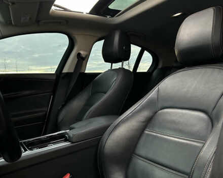 Белый Ягуар XE, объемом двигателя 2 л и пробегом 150 тыс. км за 13500 $, фото 11 на Automoto.ua