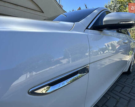 Белый Ягуар XE, объемом двигателя 2 л и пробегом 115 тыс. км за 14500 $, фото 4 на Automoto.ua