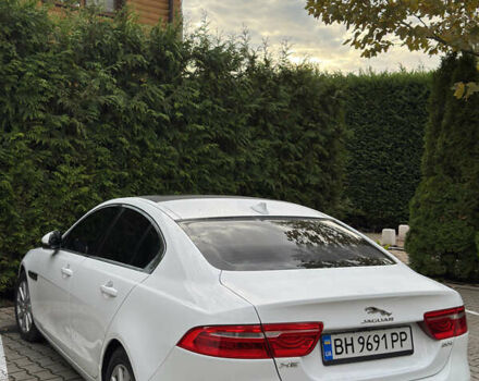 Белый Ягуар XE, объемом двигателя 2 л и пробегом 47 тыс. км за 17000 $, фото 1 на Automoto.ua