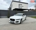 Белый Ягуар XE, объемом двигателя 2 л и пробегом 160 тыс. км за 15000 $, фото 1 на Automoto.ua