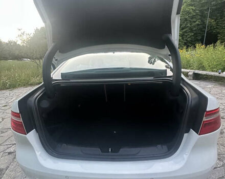 Белый Ягуар XE, объемом двигателя 2 л и пробегом 130 тыс. км за 18500 $, фото 11 на Automoto.ua