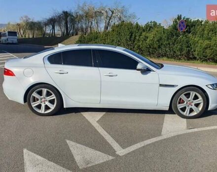 Білий Ягуар XE, об'ємом двигуна 2 л та пробігом 180 тис. км за 16500 $, фото 6 на Automoto.ua