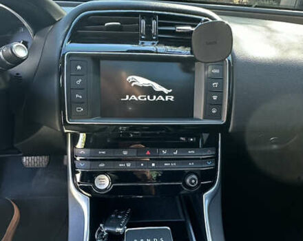 Белый Ягуар XE, объемом двигателя 2 л и пробегом 115 тыс. км за 14500 $, фото 12 на Automoto.ua