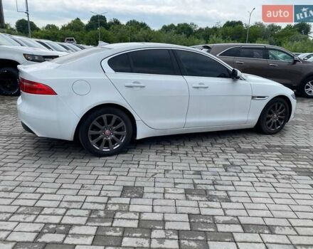 Белый Ягуар XE, объемом двигателя 2 л и пробегом 145 тыс. км за 13400 $, фото 6 на Automoto.ua