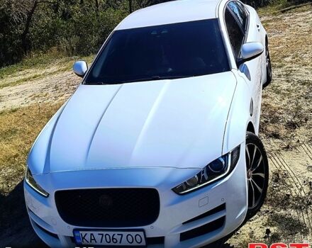 Белый Ягуар XE, объемом двигателя 2 л и пробегом 211 тыс. км за 16600 $, фото 1 на Automoto.ua