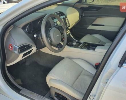 Білий Ягуар XE, об'ємом двигуна 2 л та пробігом 180 тис. км за 16500 $, фото 8 на Automoto.ua