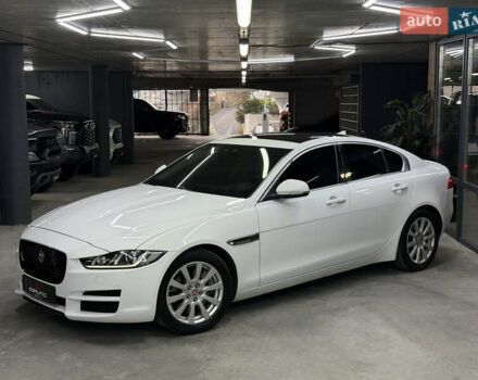 Белый Ягуар XE, объемом двигателя 2 л и пробегом 51 тыс. км за 15500 $, фото 8 на Automoto.ua