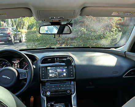 Белый Ягуар XE, объемом двигателя 2 л и пробегом 115 тыс. км за 14500 $, фото 13 на Automoto.ua