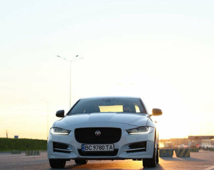 Белый Ягуар XE, объемом двигателя 2 л и пробегом 136 тыс. км за 19000 $, фото 11 на Automoto.ua