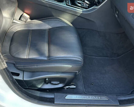 Белый Ягуар XE, объемом двигателя 2 л и пробегом 115 тыс. км за 14500 $, фото 19 на Automoto.ua